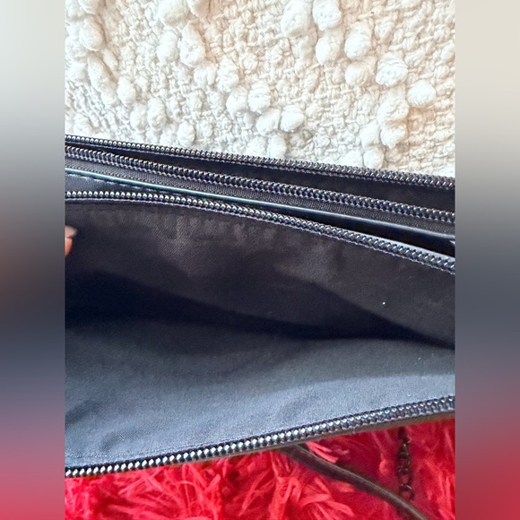 V Crossbody bag - Picture 5 of 13